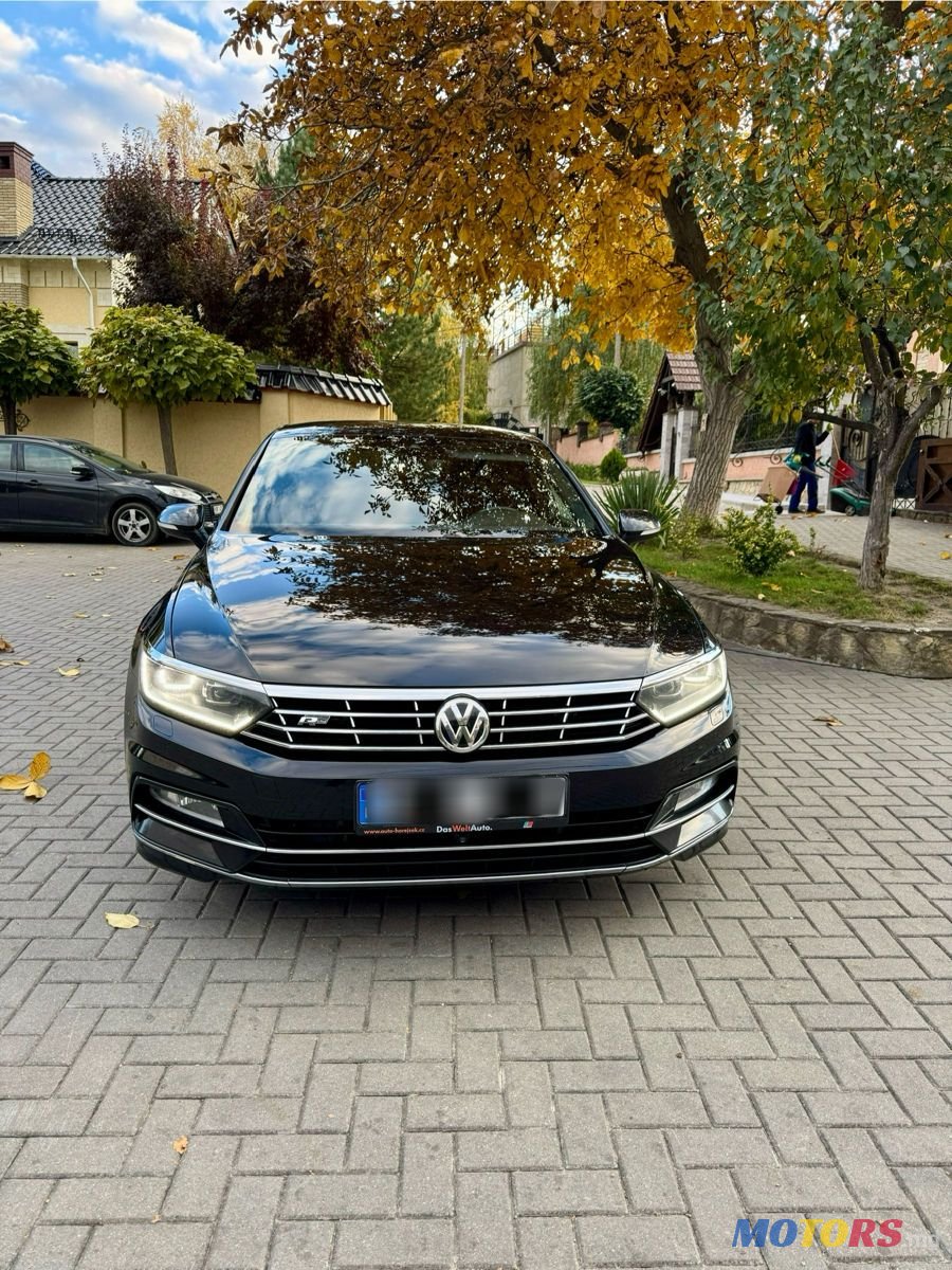 2017' Volkswagen Passat photo #2