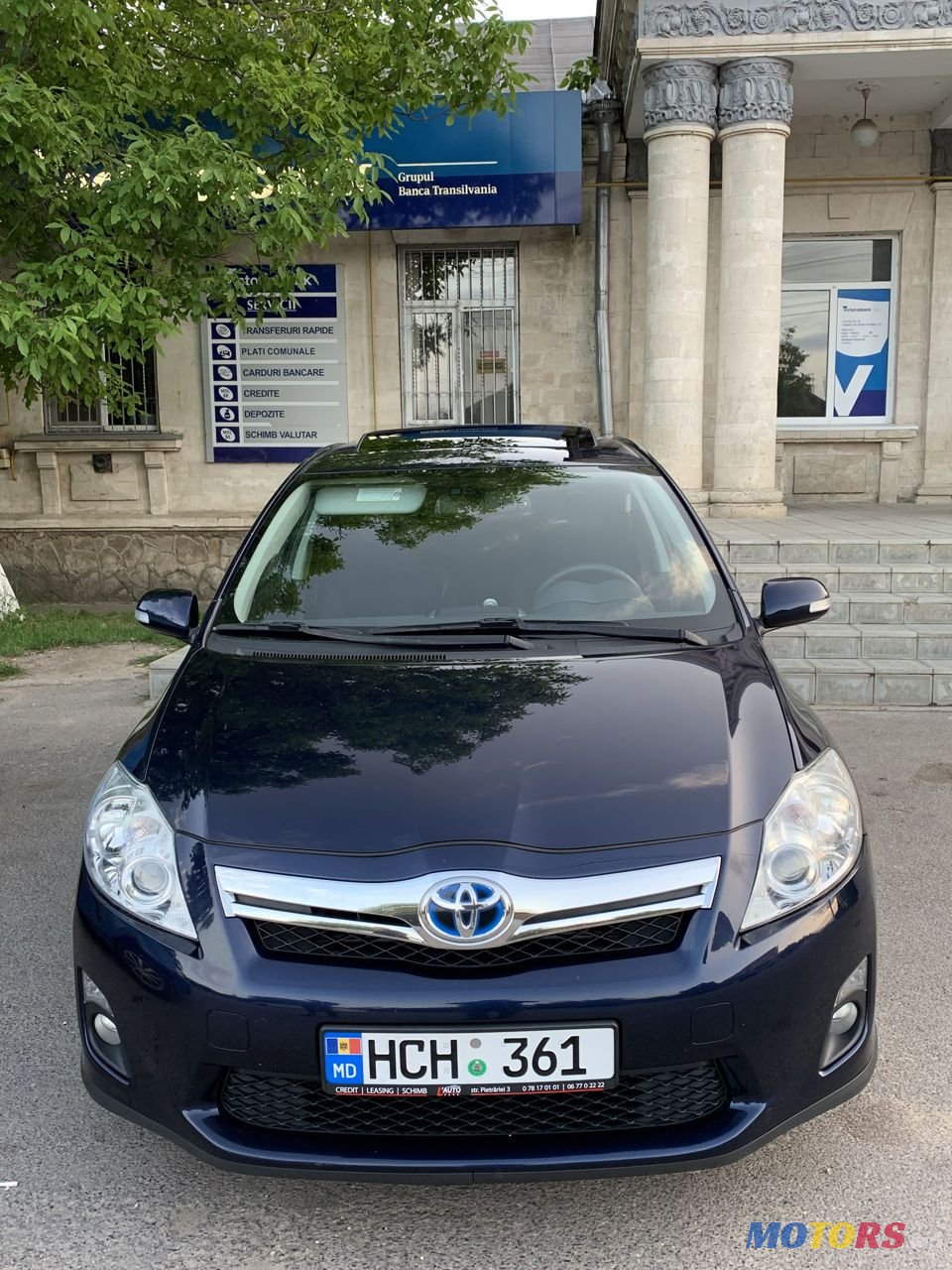 2011' Toyota Auris photo #2