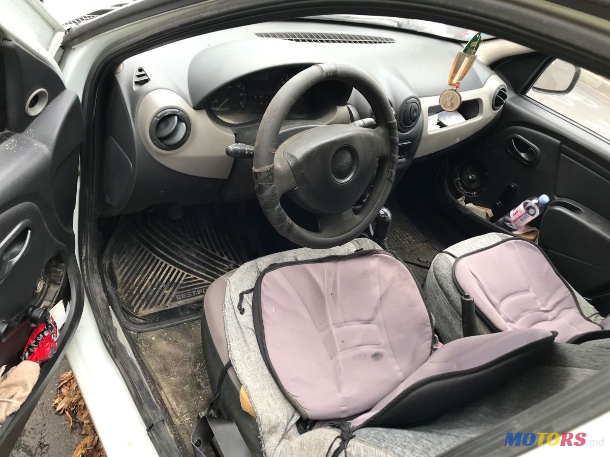 2012' Dacia Logan photo #4