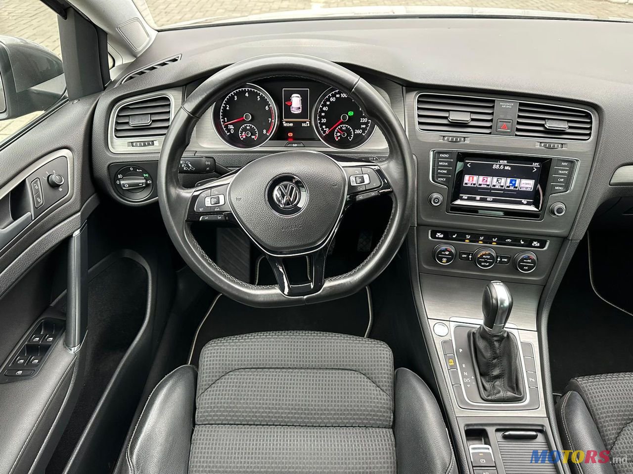 2013' Volkswagen Golf photo #6