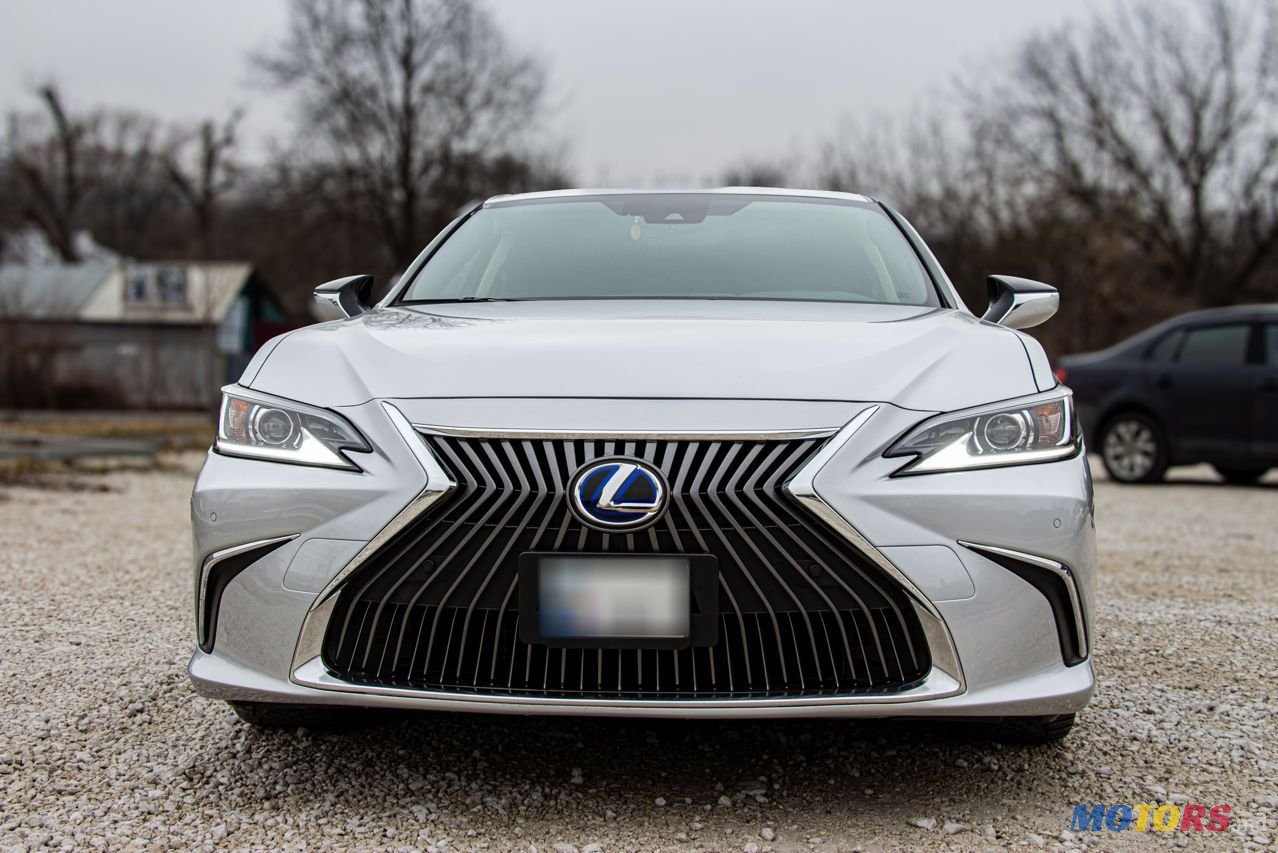 2019' Lexus Es Series photo #3
