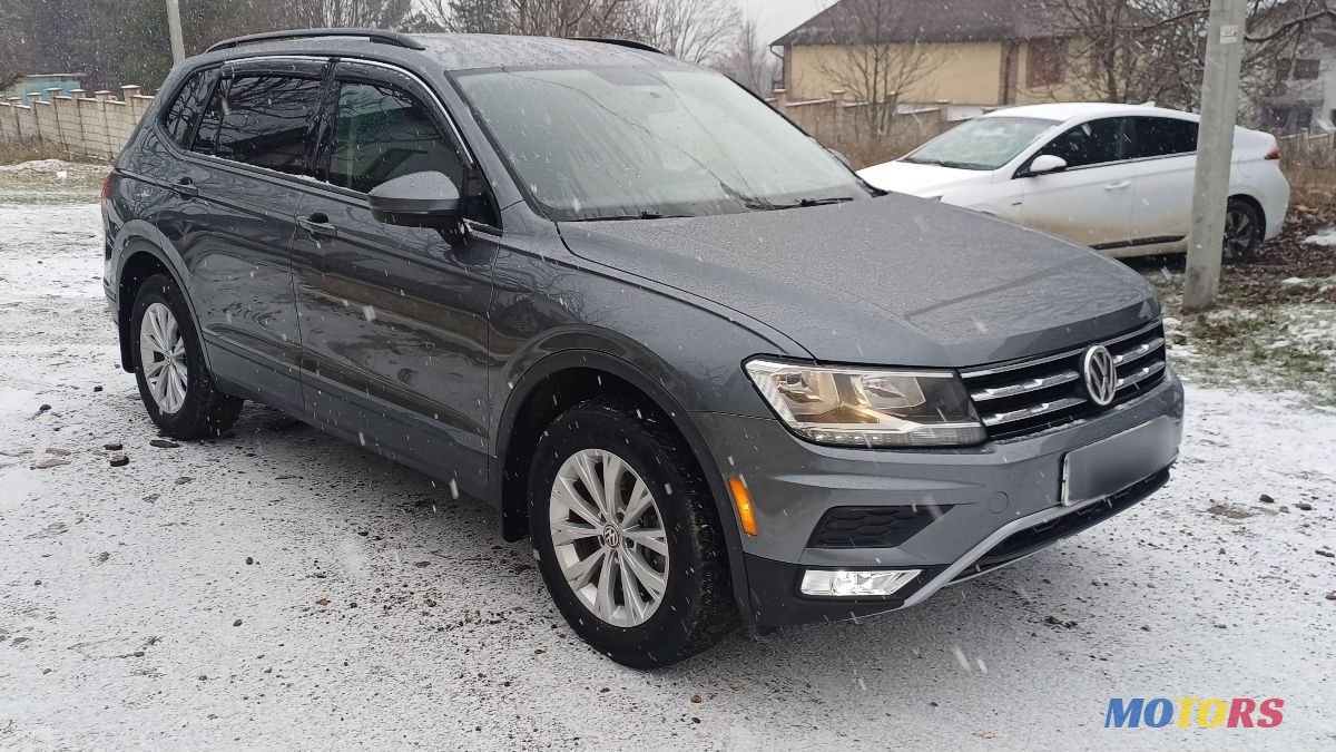 2020' Volkswagen Tiguan photo #2