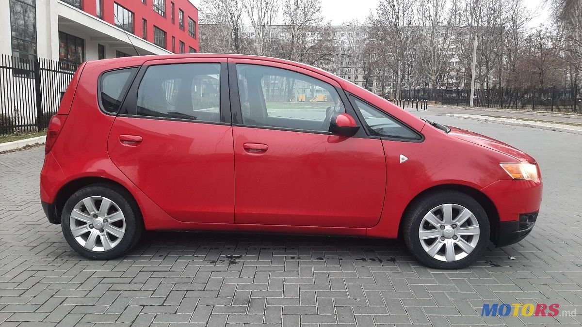 2009' Mitsubishi Colt photo #6