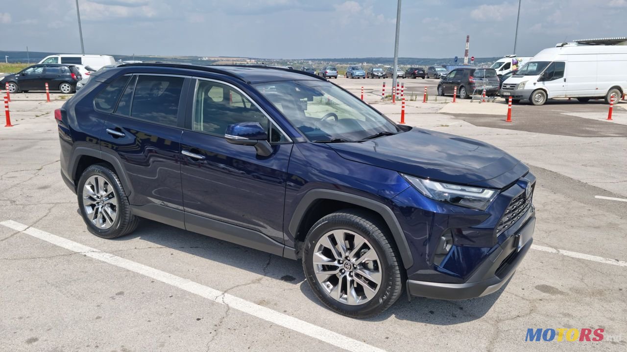 2022' Toyota RAV4 photo #3