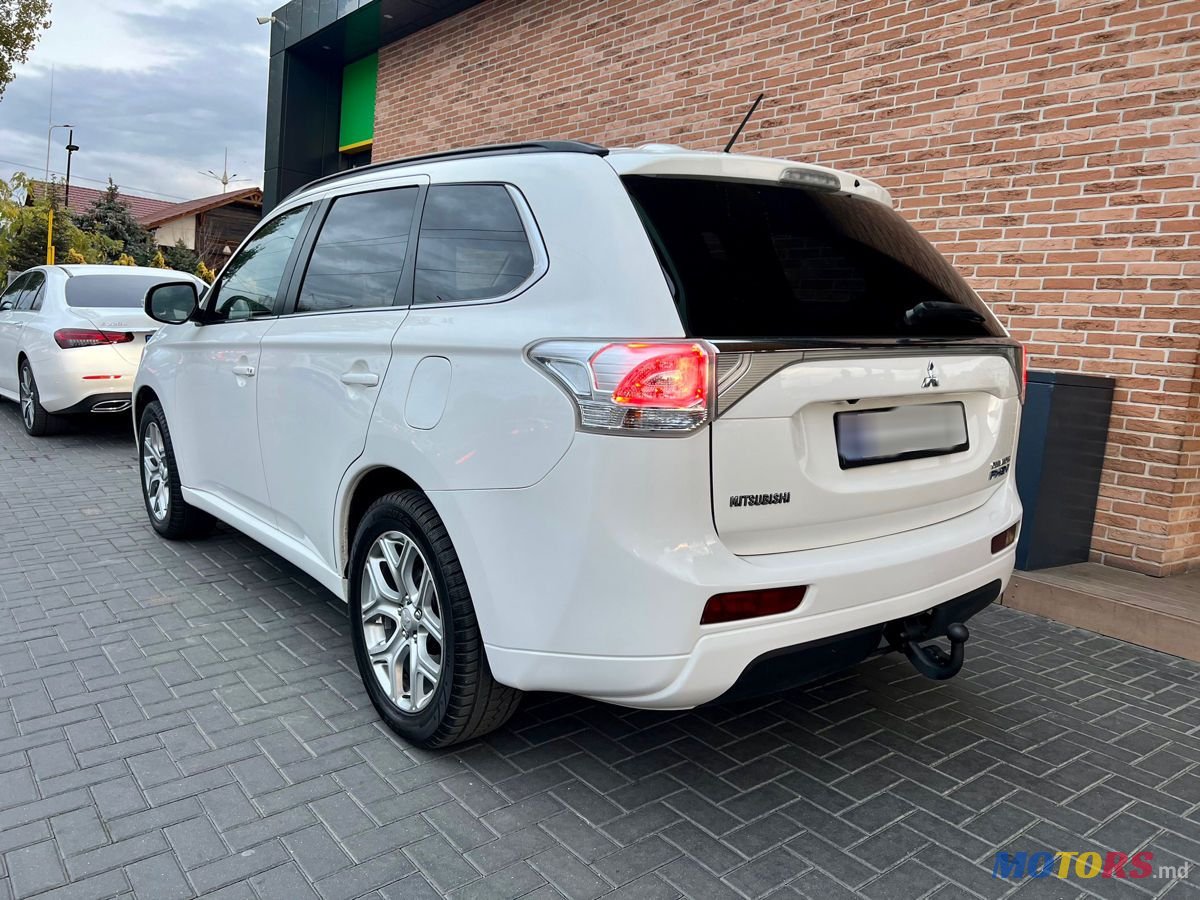 2013' Mitsubishi Outlander photo #3