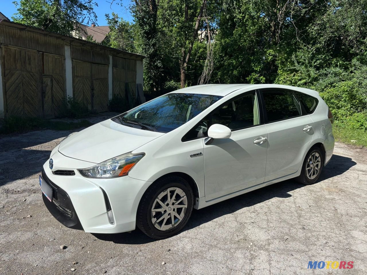 2015' Toyota Prius v photo #6