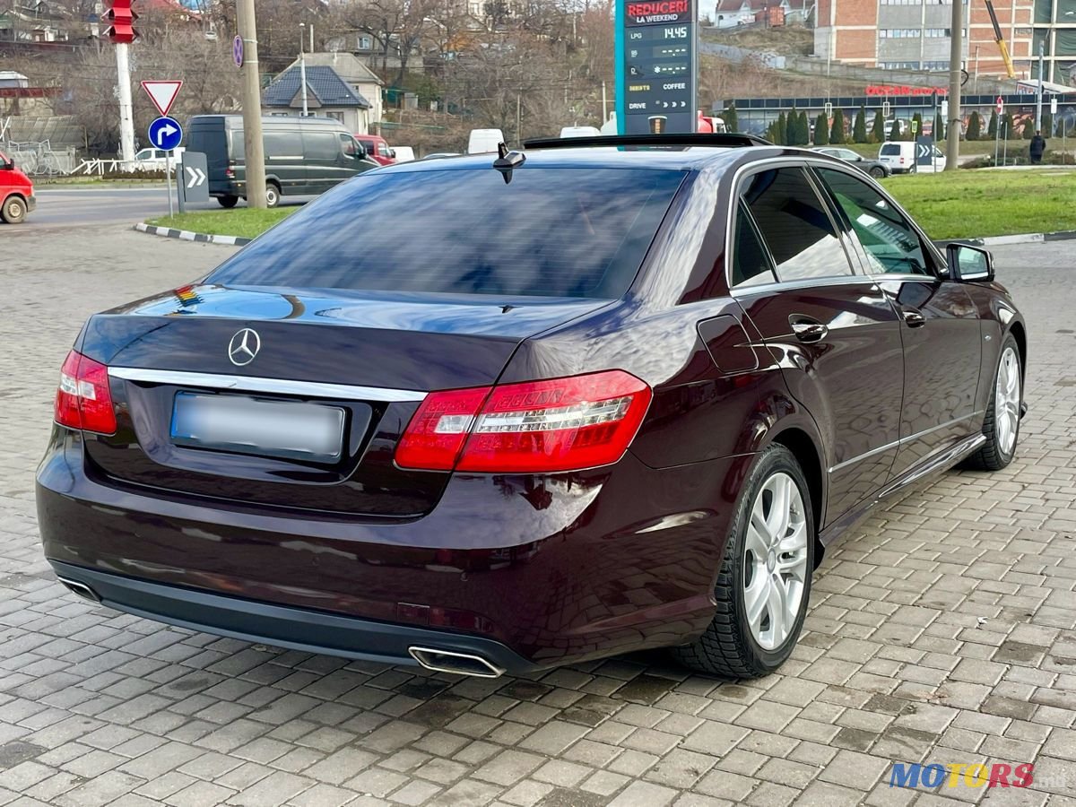 2011' Mercedes-Benz E Класс photo #3
