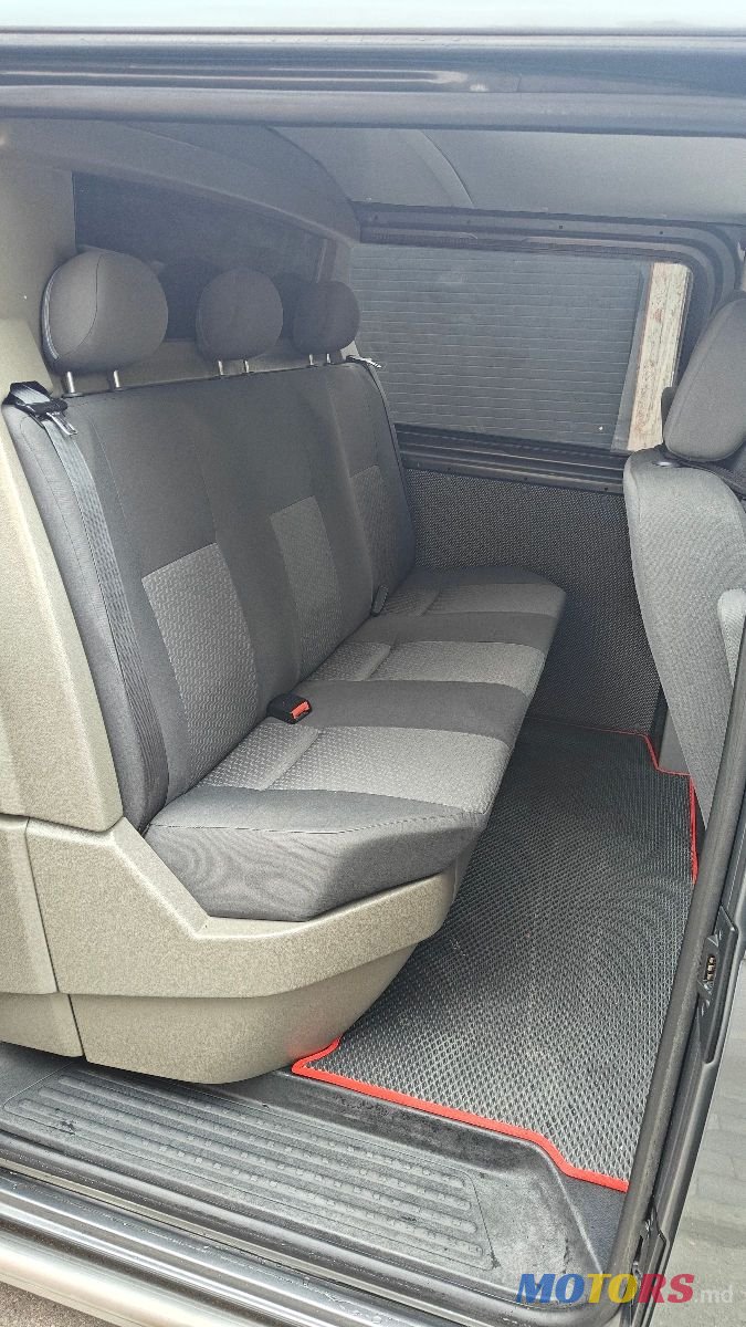 2013' Volkswagen Transporter photo #4