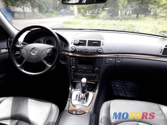 2004' Mercedes-Benz E-Class photo #7