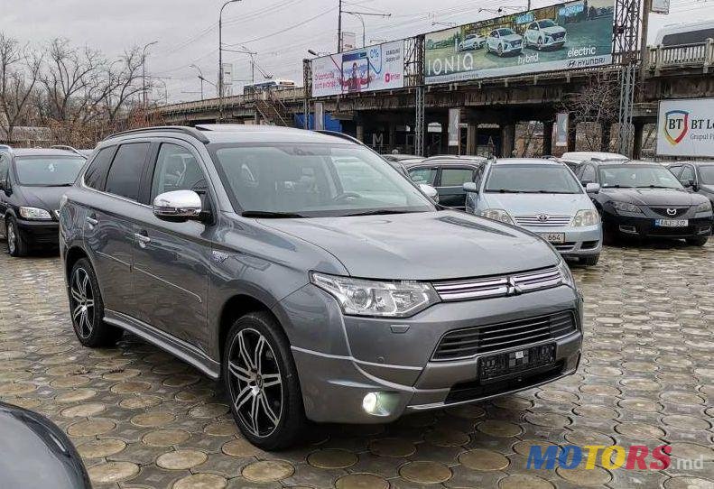 2013' Mitsubishi Outlander photo #1