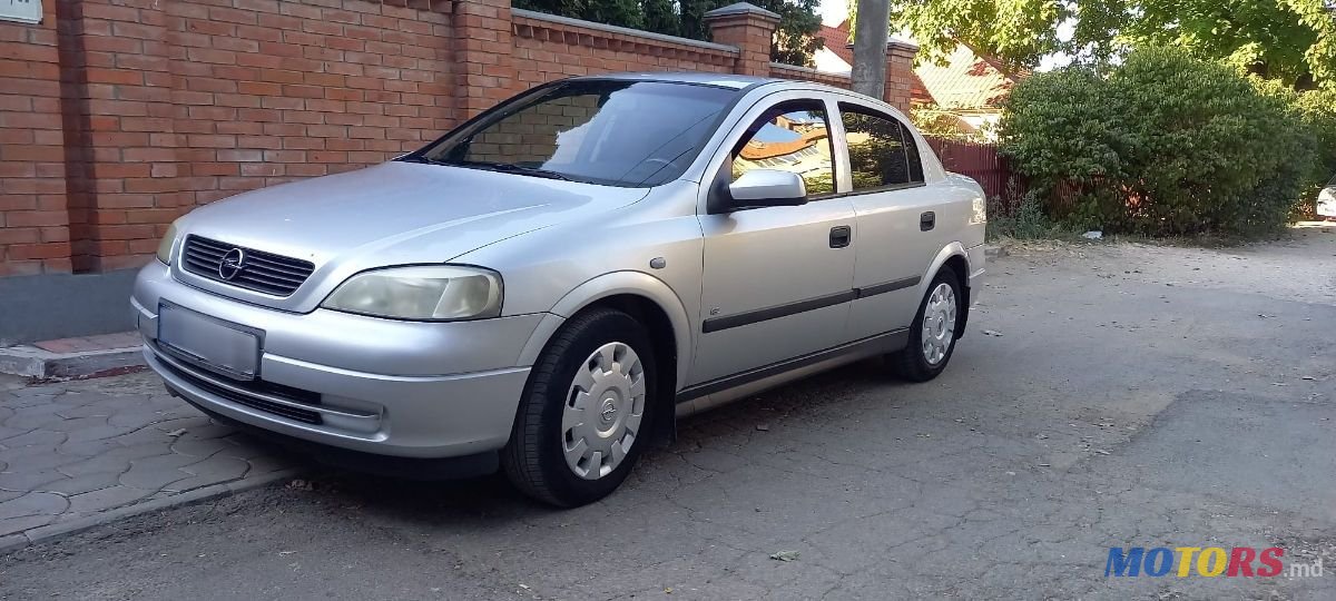 2005' Opel Astra photo #1
