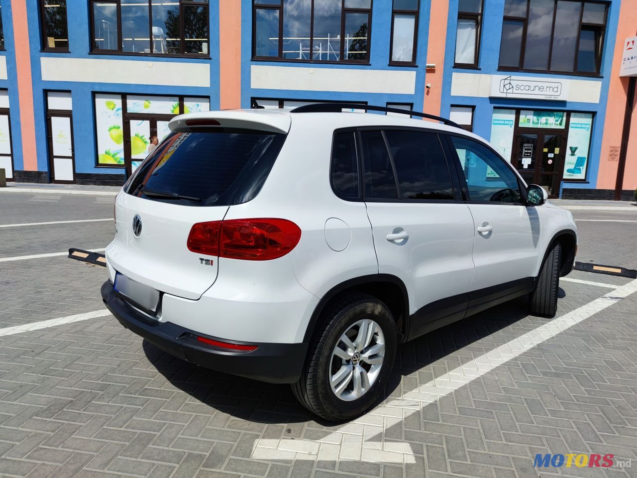 2016' Volkswagen Tiguan photo #5