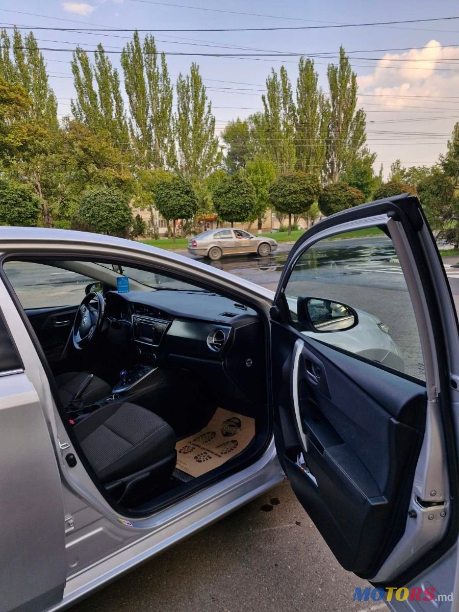 2013' Toyota Auris photo #5