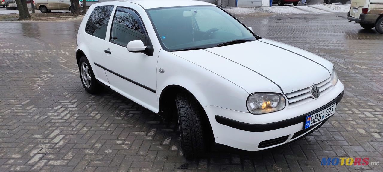 2001' Volkswagen Golf photo #3
