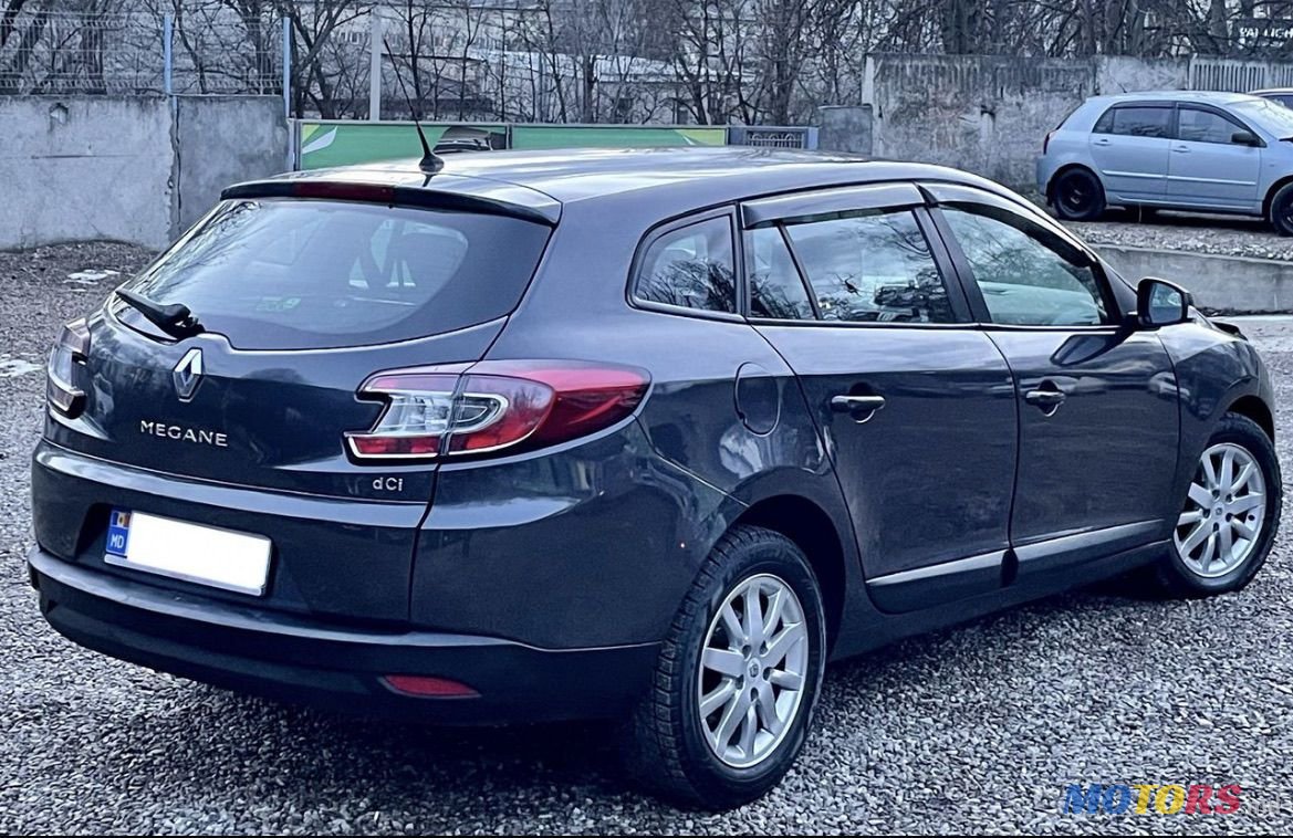 2011' Renault Megane photo #2