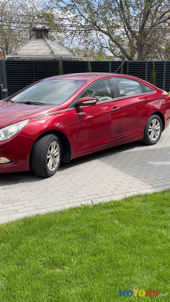 2011' Hyundai Sonata photo #2