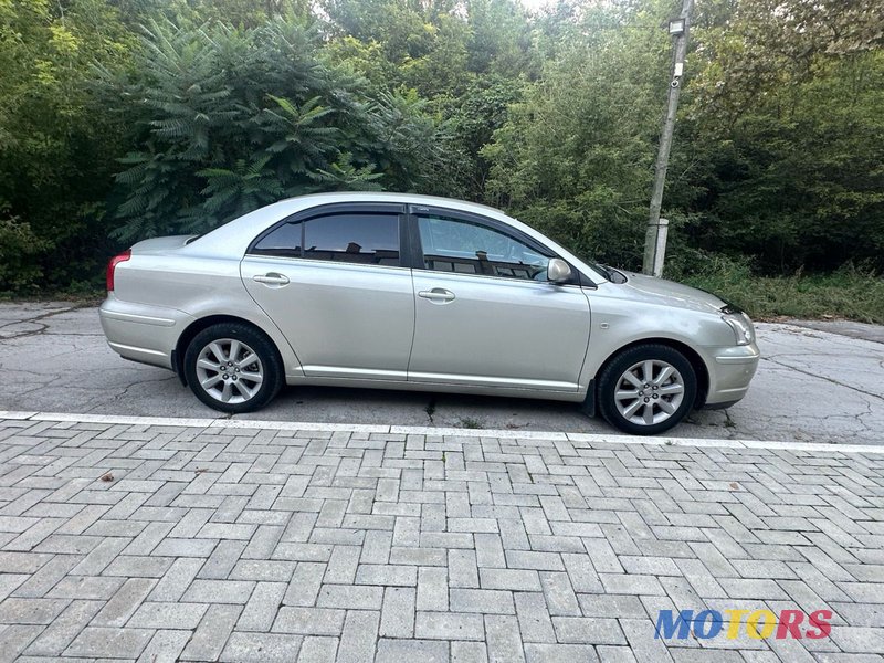 2005' Toyota Avensis photo #2