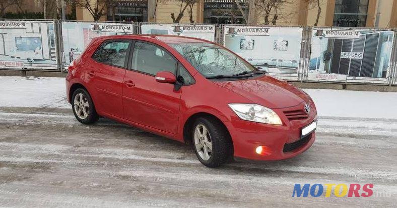 2011' Toyota Auris photo #1