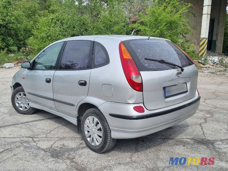 2001' Nissan Almera Tino photo #4