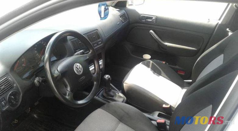 2003' Volkswagen Golf photo #1