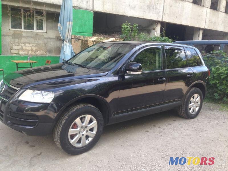 2004' Volkswagen Touareg photo #5