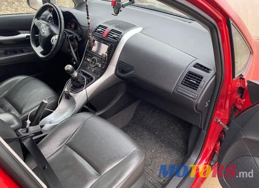 2010' Toyota Auris photo #5