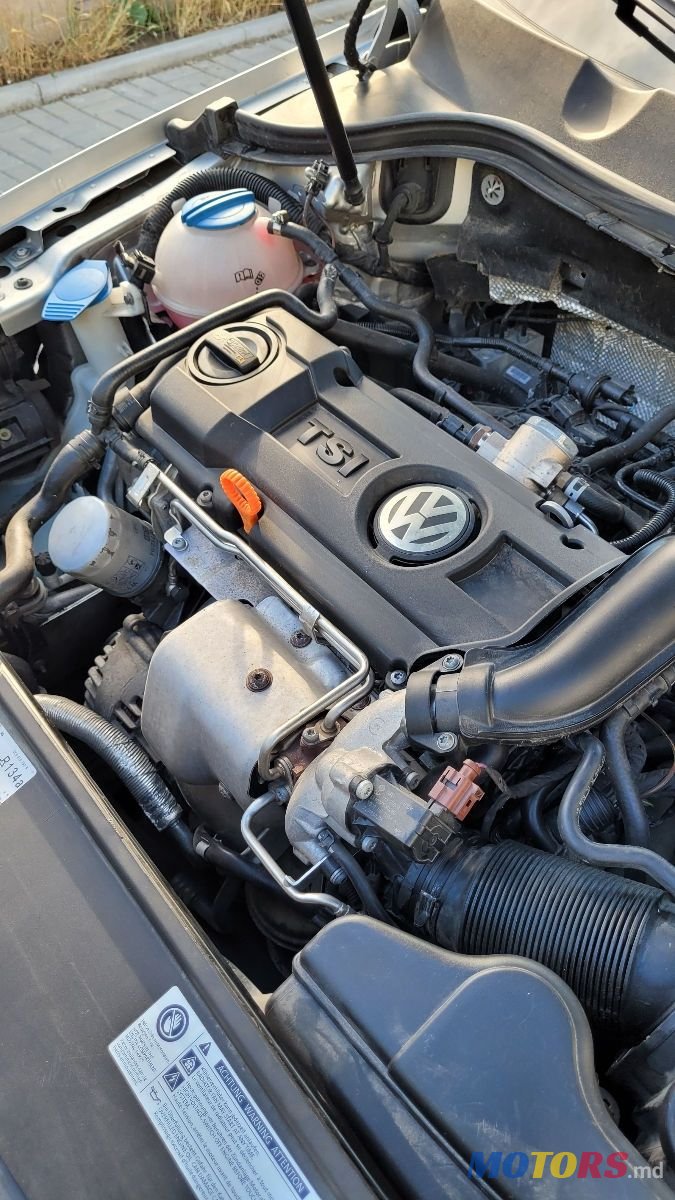 2011' Volkswagen Passat photo #3