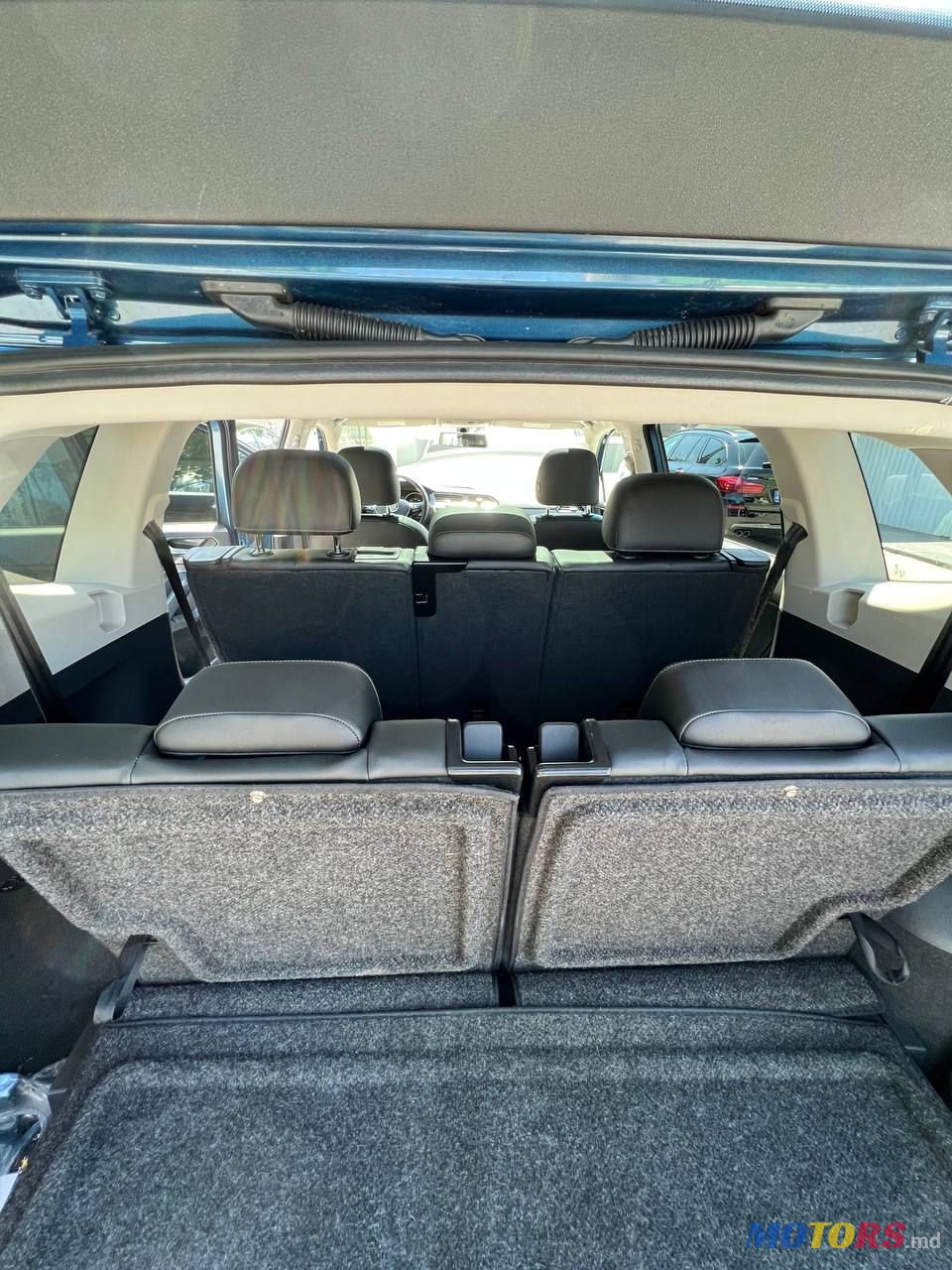 2017' Volkswagen Tiguan photo #3