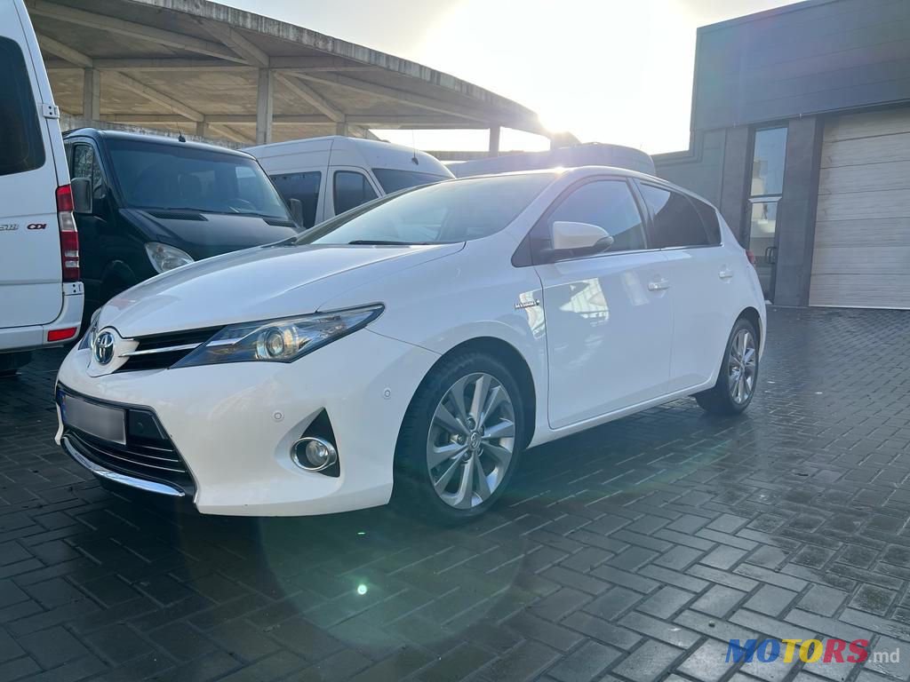 2014' Toyota Auris photo #2