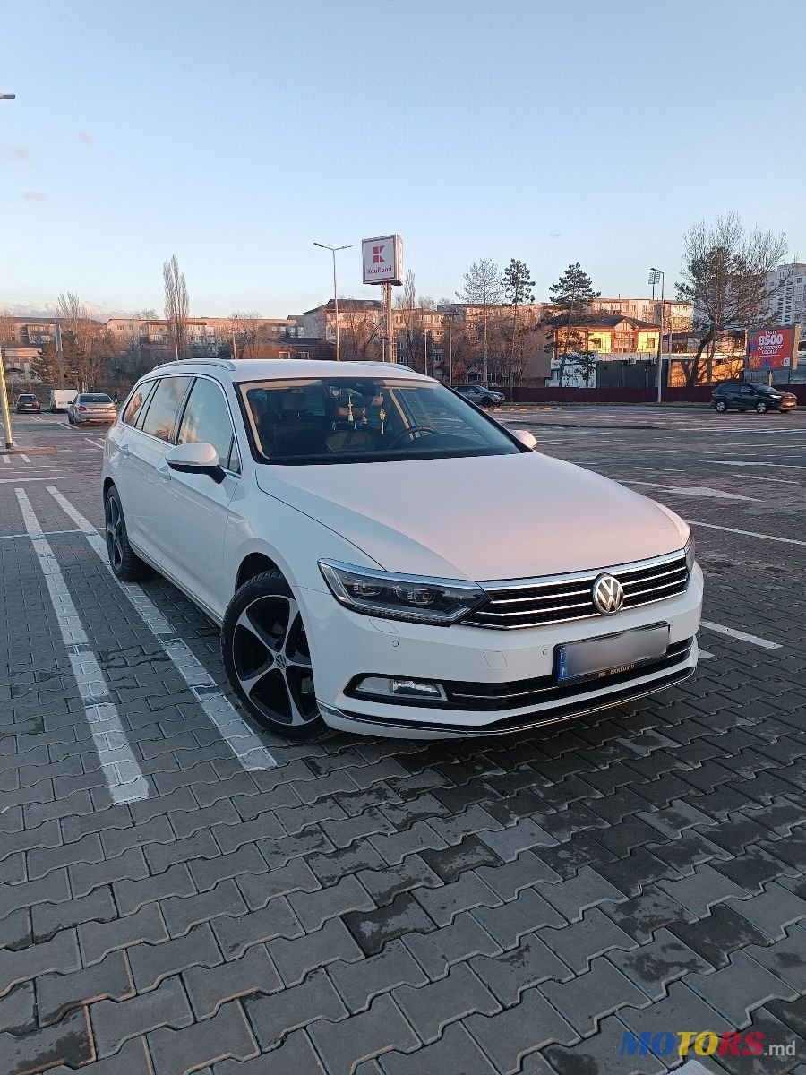 2017' Volkswagen Passat photo #2