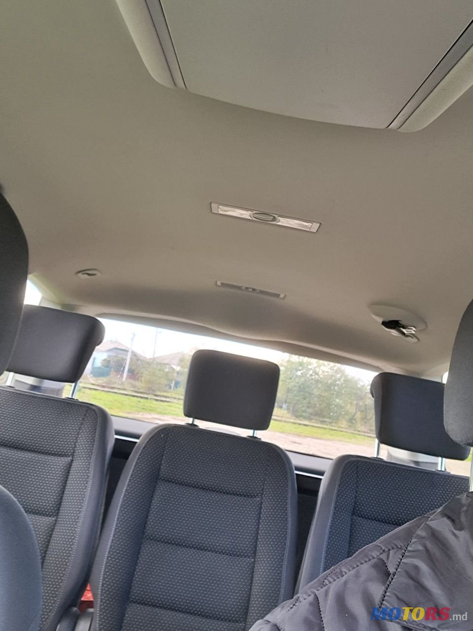 2012' Volkswagen Touran photo #5