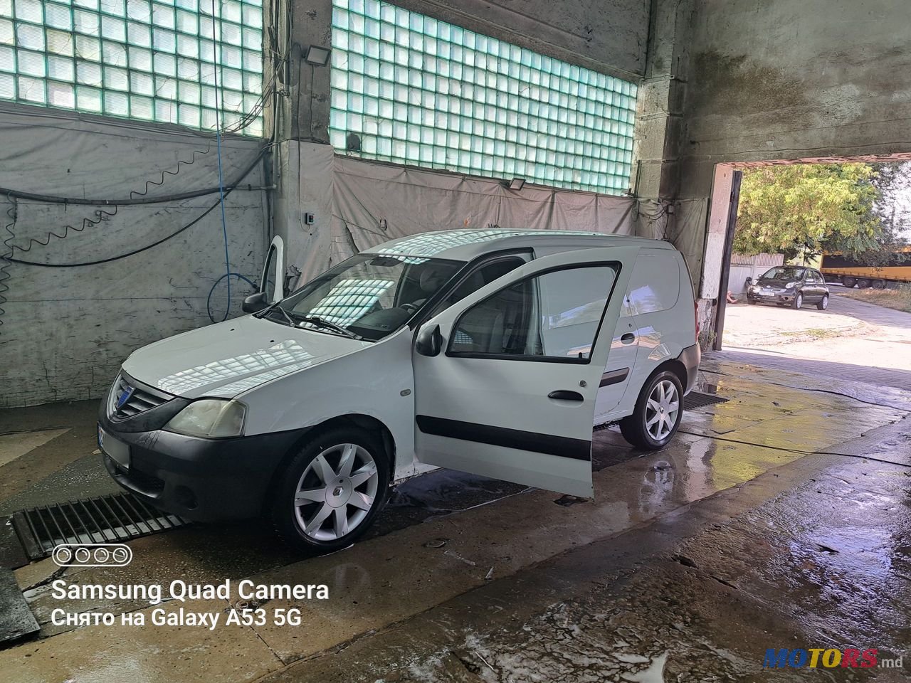 2009' Dacia Logan Van photo #2