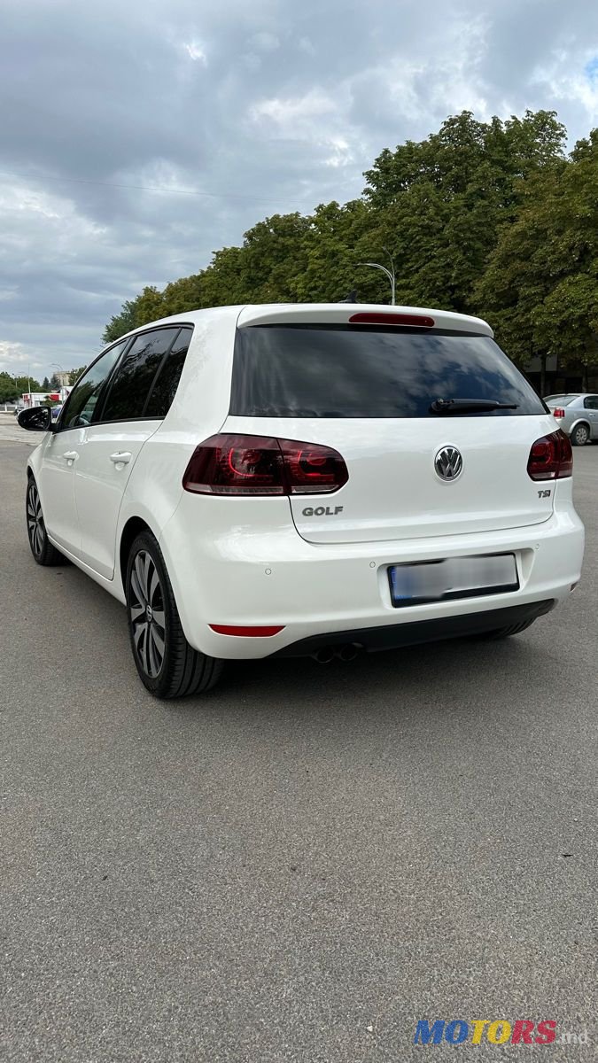 2010' Volkswagen Golf photo #5