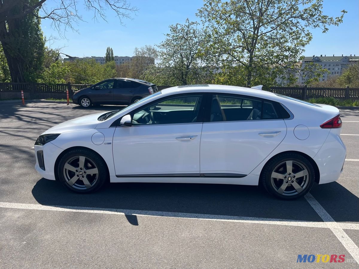 2017' Hyundai Ioniq photo #1