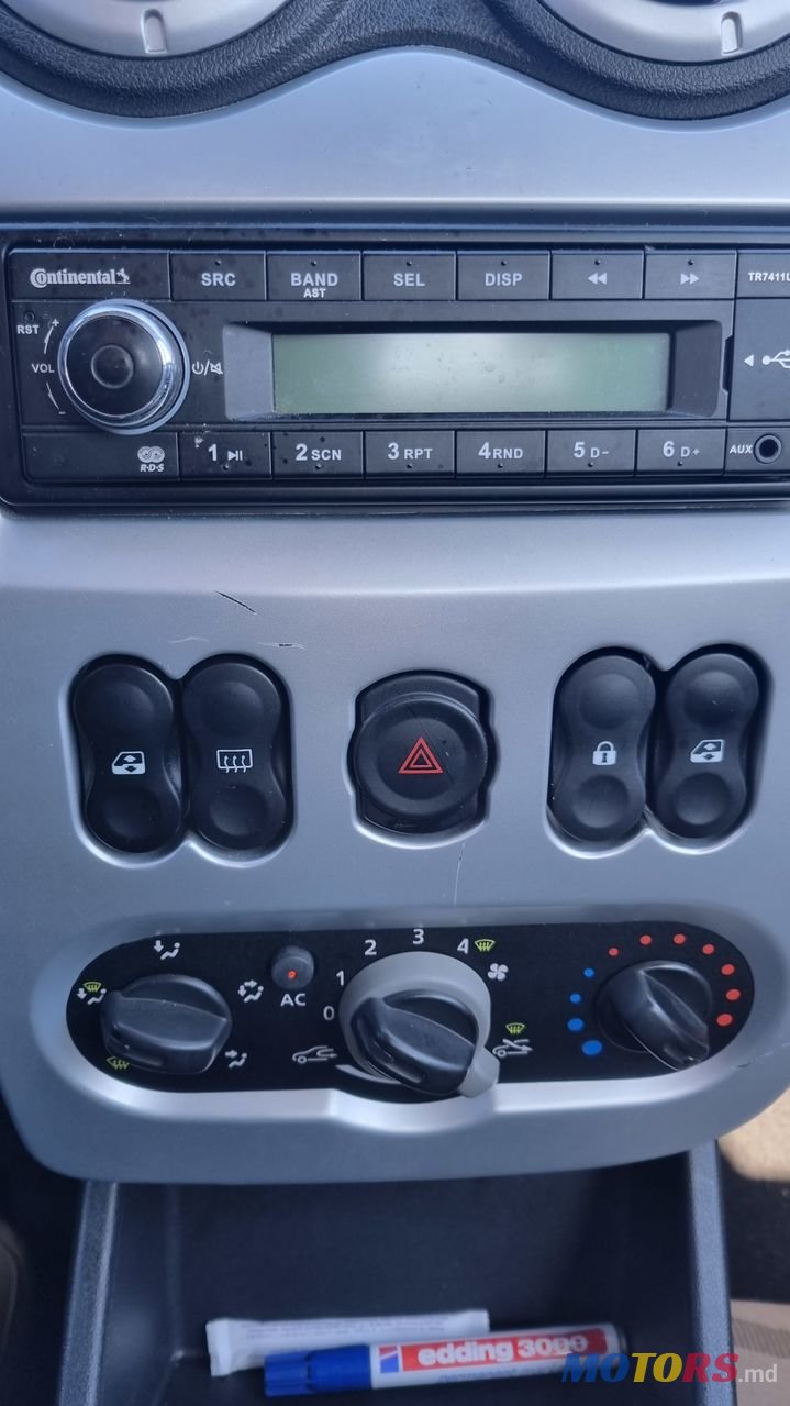 2012' Dacia Sandero photo #5