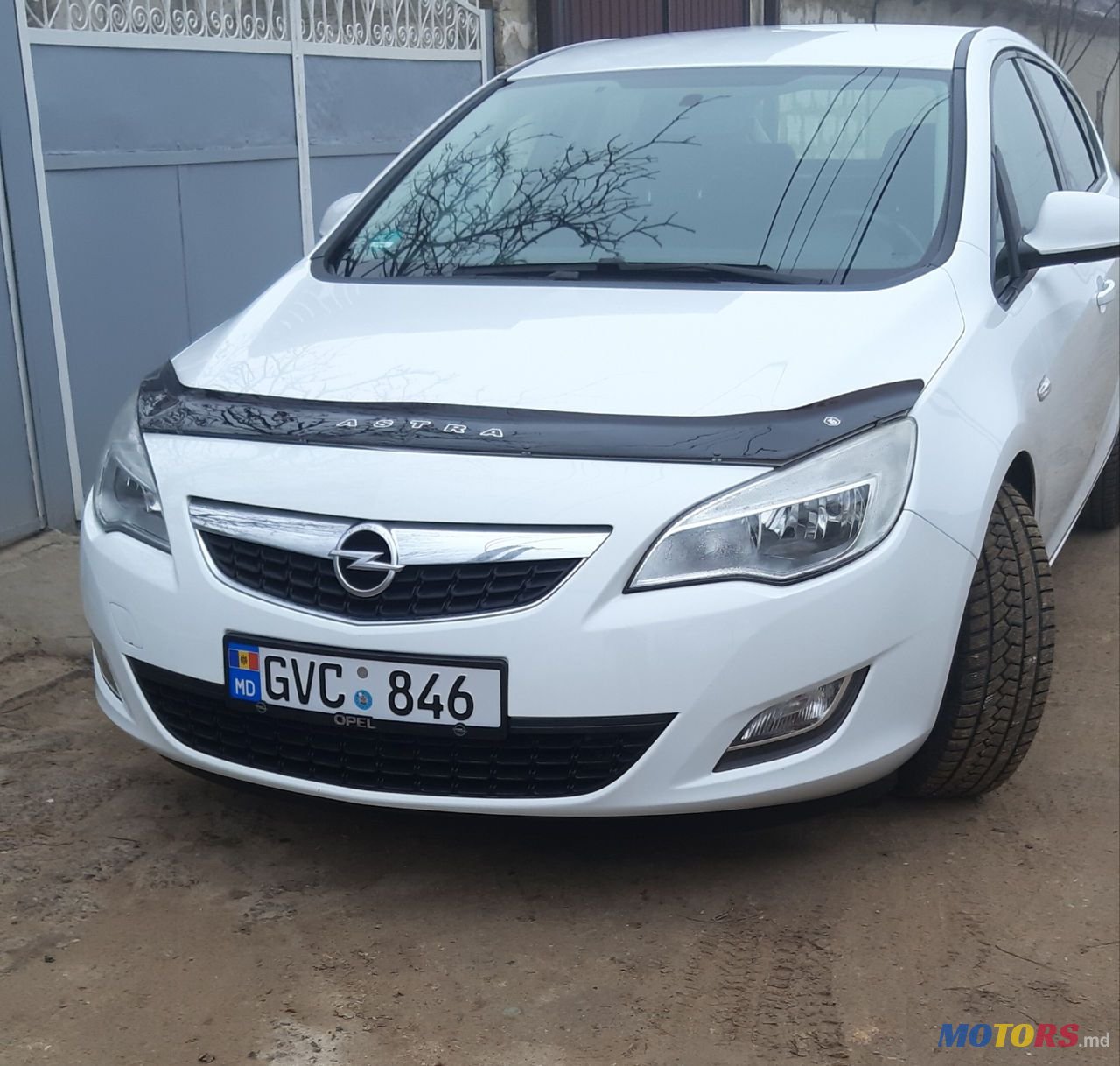 2012' Opel Astra photo #1