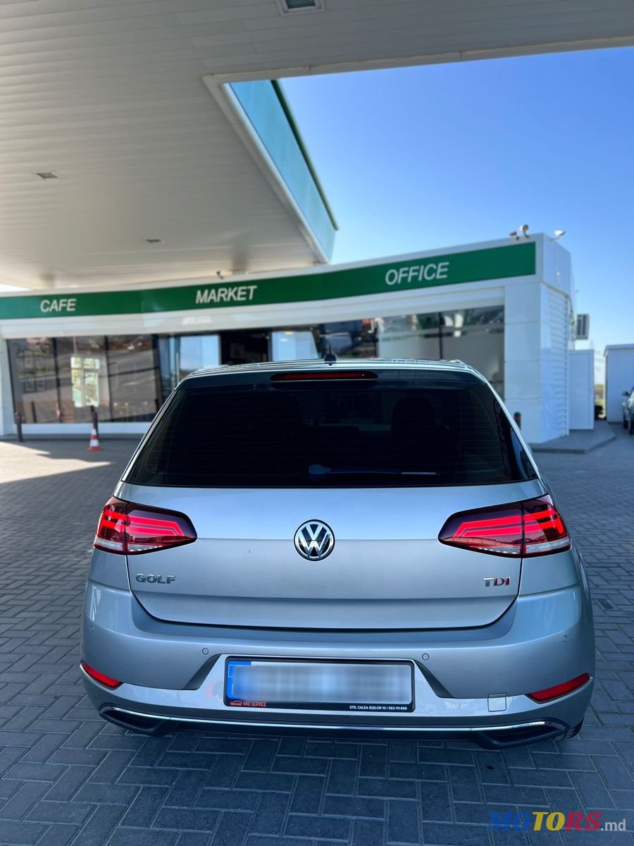 2017' Volkswagen Golf photo #2