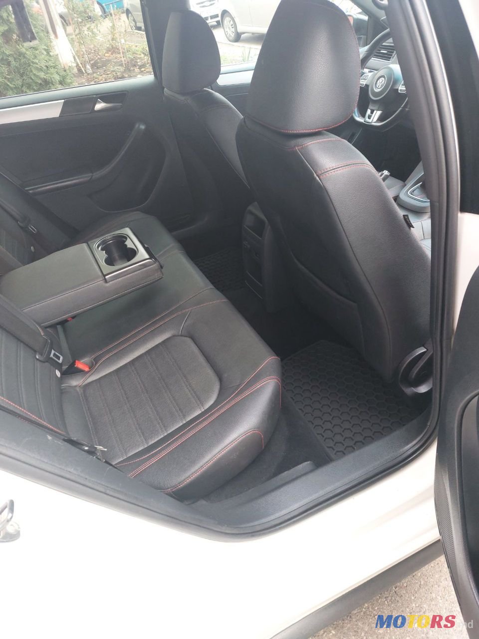 2012' Volkswagen Jetta photo #6