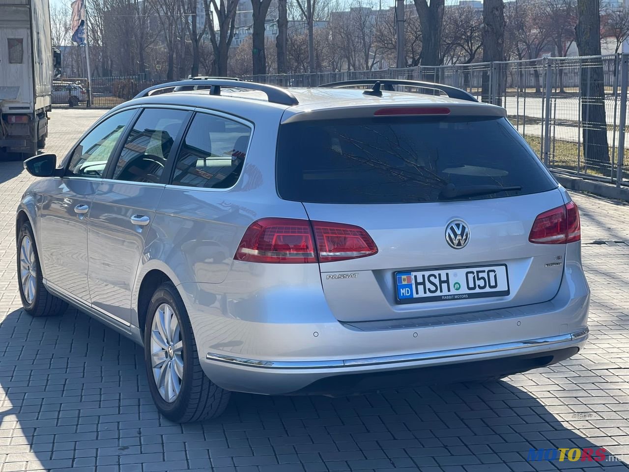 2011' Volkswagen Passat photo #3