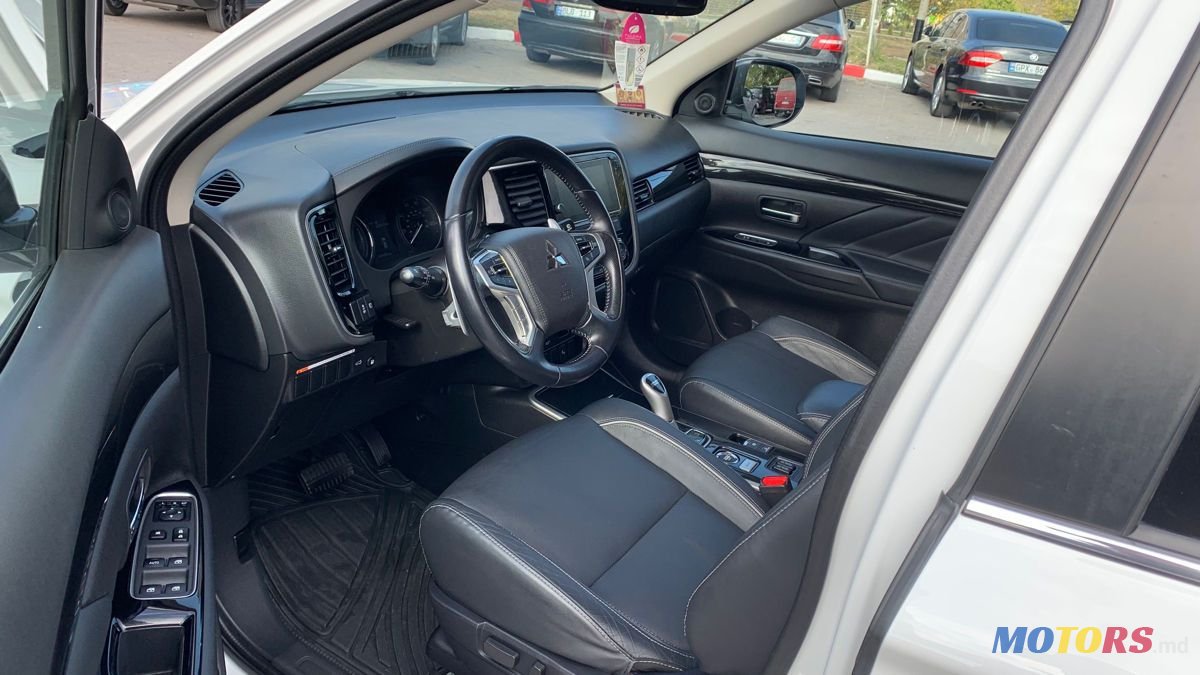 2018' Mitsubishi Outlander photo #4