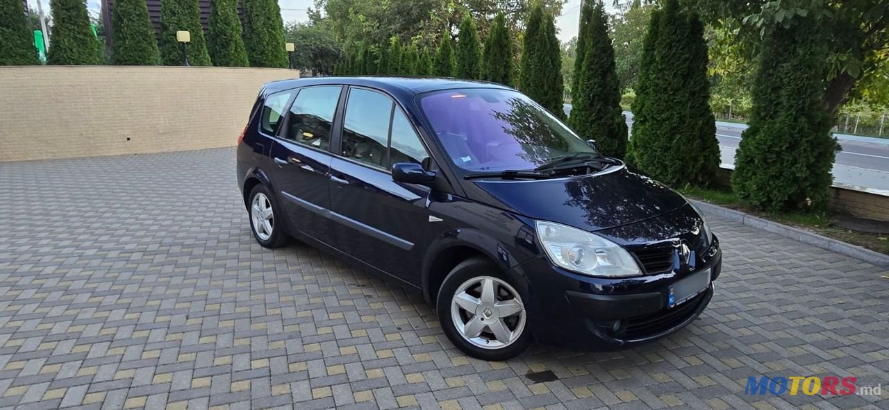 2008' Renault Grand Scenic photo #2