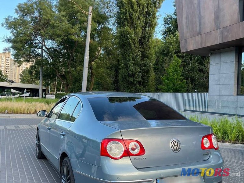 2009' Volkswagen Passat photo #4