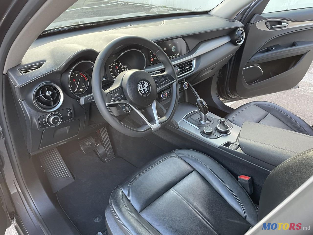 2017' Alfa Romeo Stelvio photo #6