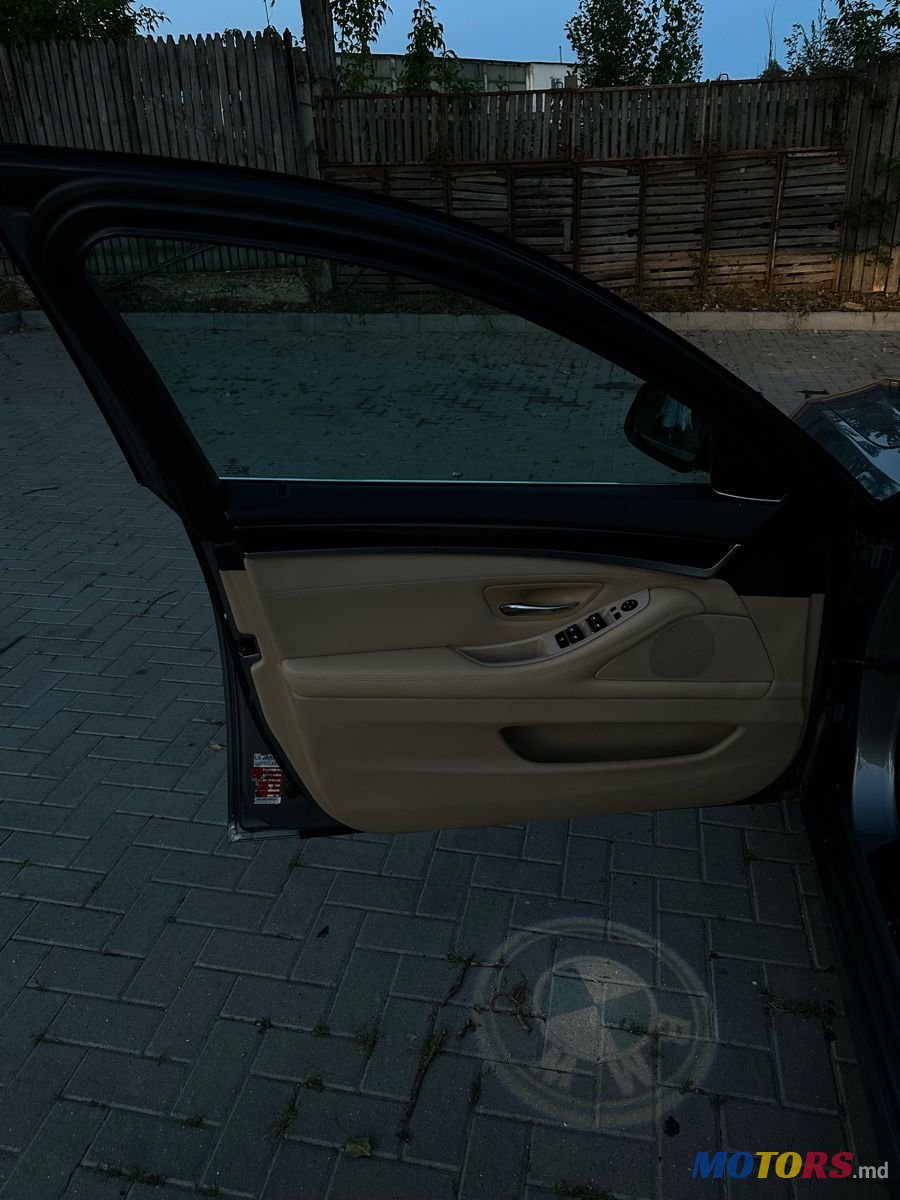 2010' BMW 5 Series Touring photo #6