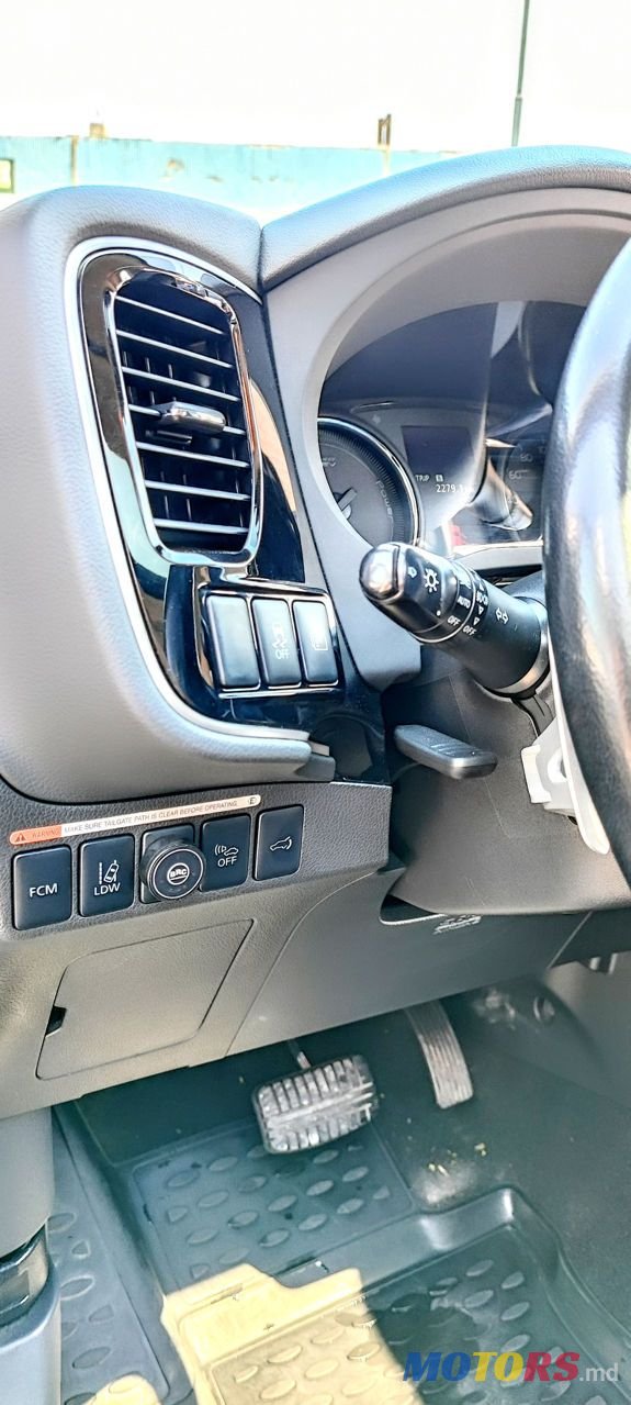 2014' Mitsubishi Outlander photo #4