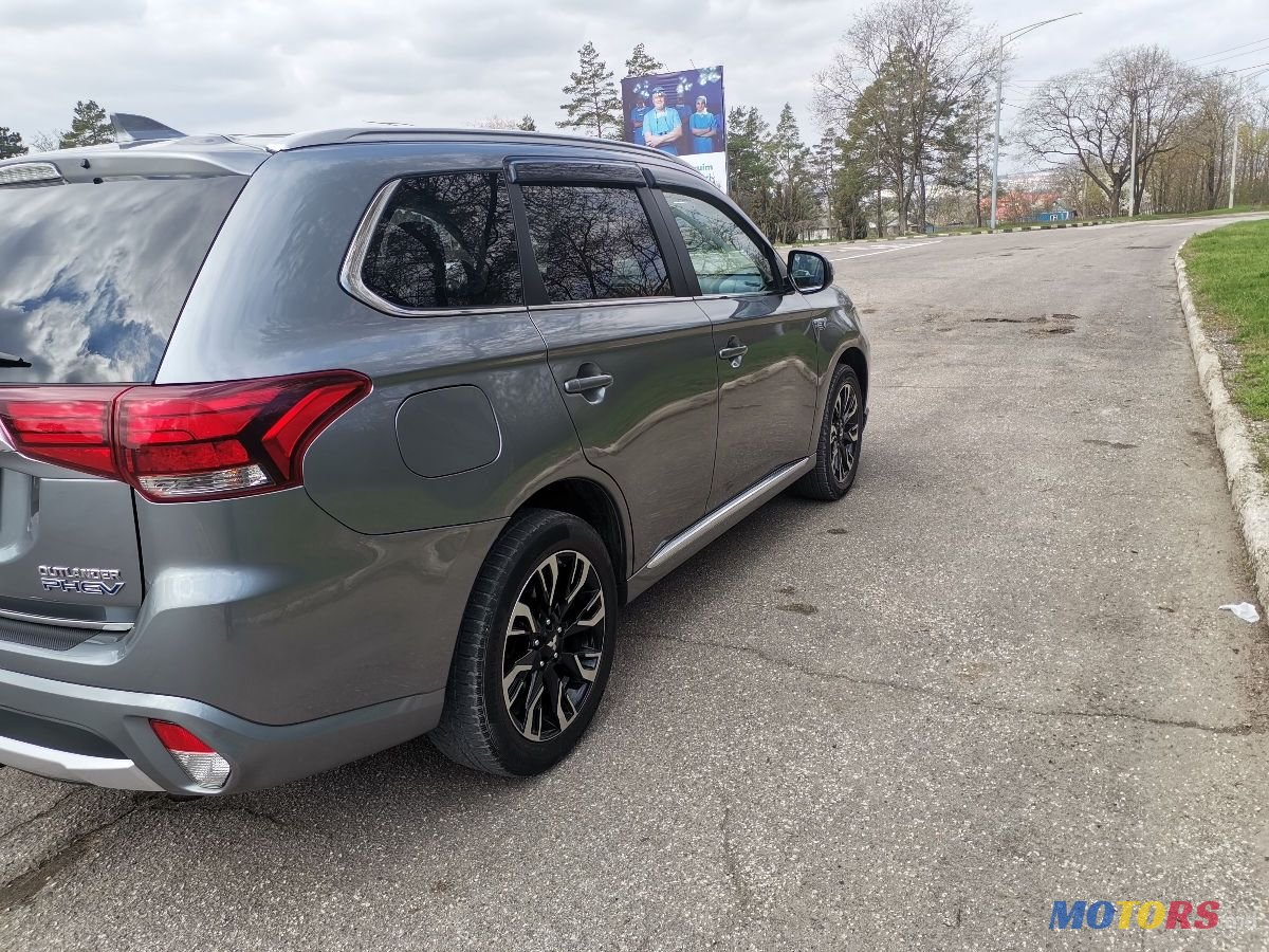 2015' Mitsubishi Outlander photo #5