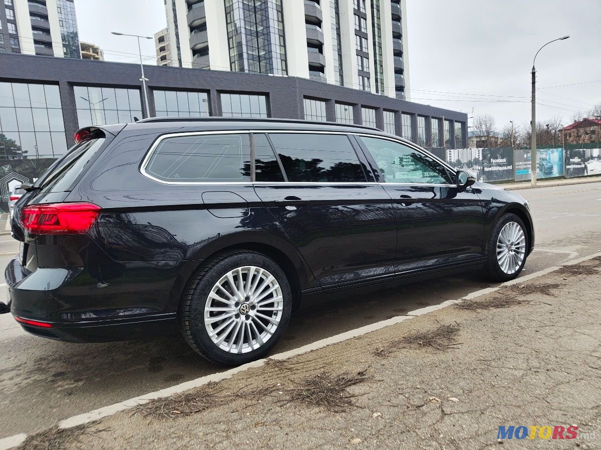 2020' Volkswagen Passat photo #2