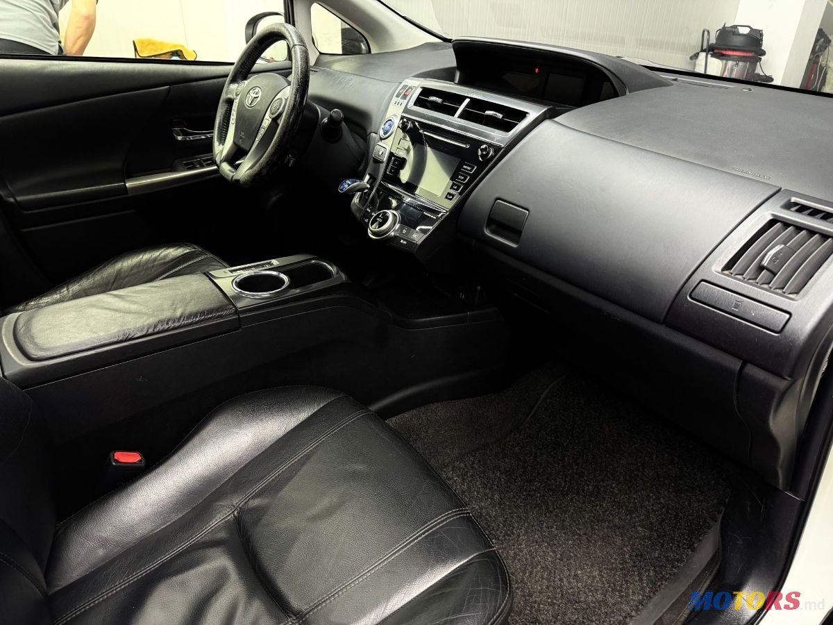 2016' Toyota Prius + photo #6