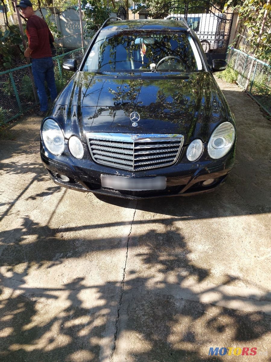 2009' Mercedes-Benz E-Class photo #2