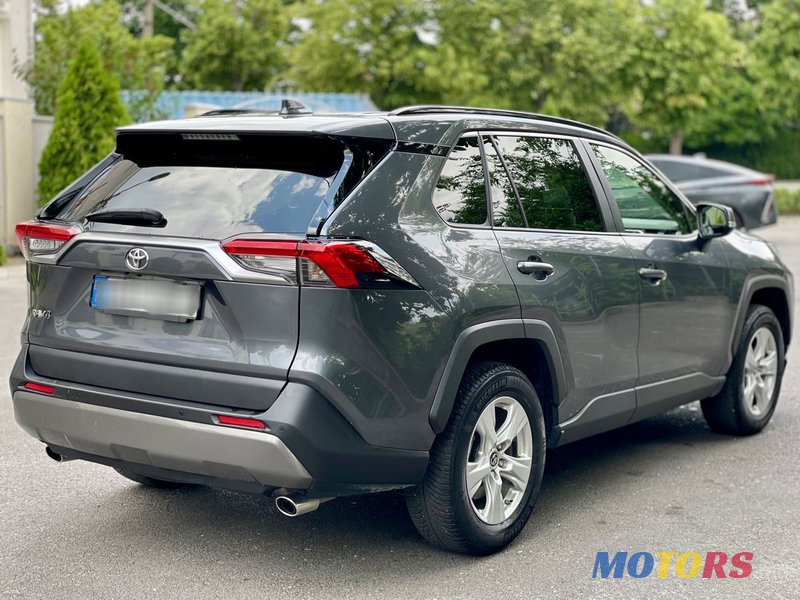 2019' Toyota RAV4 photo #4